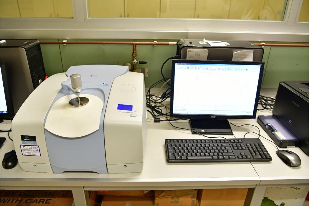 FTIR Spectrometer (Fourier Transform Infrared Spectrometer)